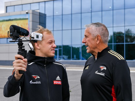 Боб Хартли прилетел в Омск