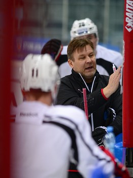 "Авангард" готовится к матчу с "Сибирью"