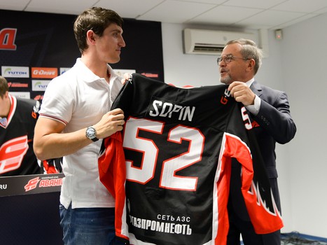 Пресс-конференция президента ХК "Авангард" Владимира Шалаева и представление новичков