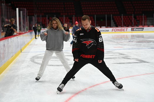 Массовые катания для 75 первых покупателей абонементов на матчи «Авангарда» в сезоне 2025/26 с Михаилом Гуляевым