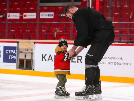 Семейные катания «Авангарда» перед Новым годом