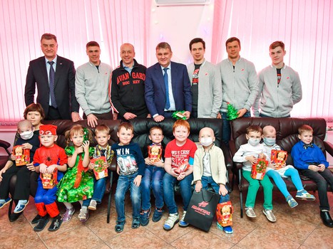 Подарки перед Новым годом. "Авангард" в гостях у друзей из ОДКБ