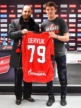 Вручение новогодних свитеров