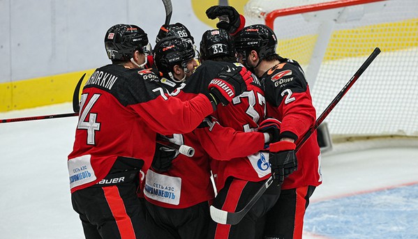 «Сухарь» Серебрякова! «Авангард» победил «Локомотив» в шестом матче и сравнял счёт в серии