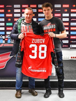 Вручение новогодних свитеров