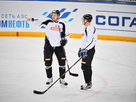 Виталий Меньшиков принял участие в раскатке "Авангарда" перед матчем с "Трактором"