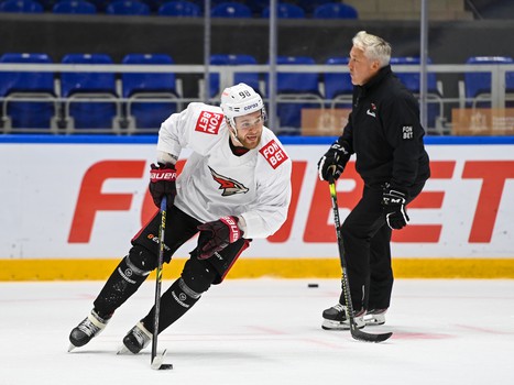 Раскатка «Авангарда» перед матчем в Нижнем Новгороде