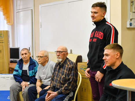 Итоги Усабря: подарки от "Авангарда" пациентам онкологического диспансера