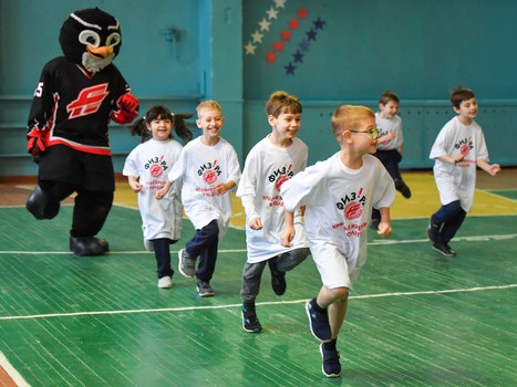 "Физ-ра с Омскими Ястребами" у первоклашек