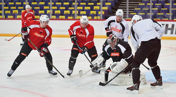 "Нужно показать свой хоккей и прибавить в реализации большинства". "Авангард" готовится к матчу с "Йокеритом" (ФОТО)