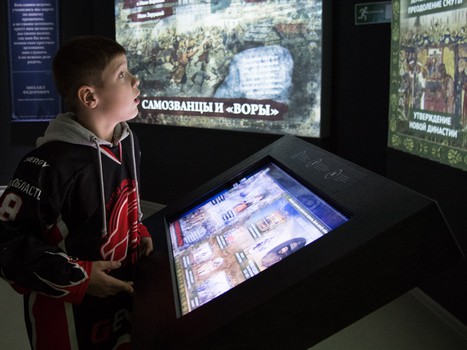 Олег Шилин с воспитанниками школы "Авангарда" на экскурсии в Историческом парке