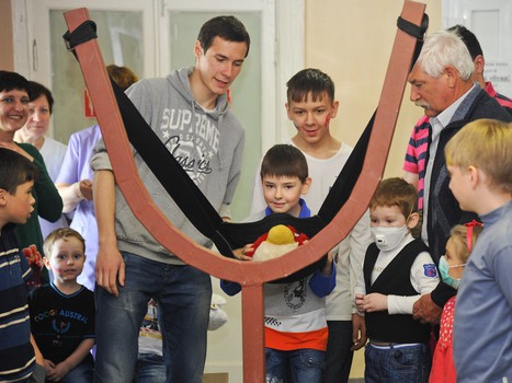 "Авангард" устроил праздник для юных болельщиков из ООДКБ