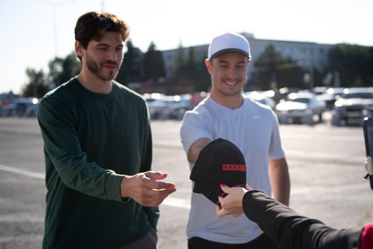 Джозеф Чеккони и Эндрю Потуральски прилетели в Омск