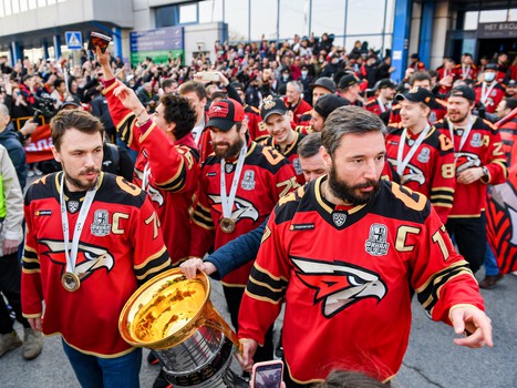 «Авангард» привёз Кубок Гагарина в Омск!