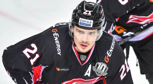 Виталий Меньшиков продлил контракт с "Авангардом"