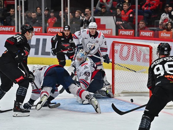 «Авангард» дожал «Нефтехимик» в третьем периоде и выиграл стартовый матч серии