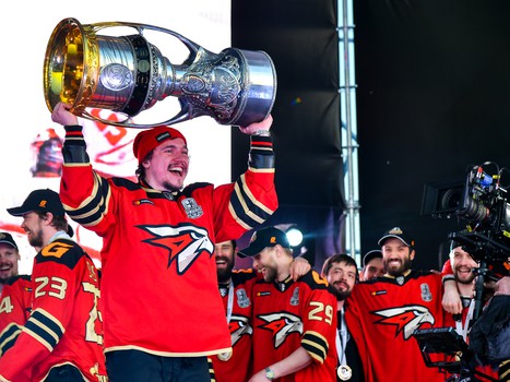 «Авангард» привёз Кубок Гагарина в Омск!