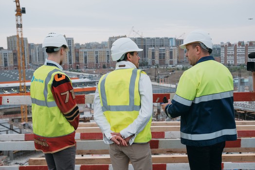 Год строительства «Арены Омск» отметили поднятием чемпионского флага