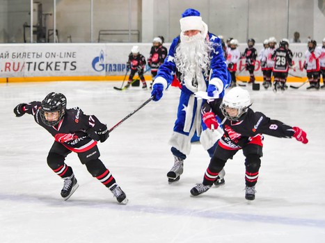 Новогодний праздник в хоккейной школе "Авангард"