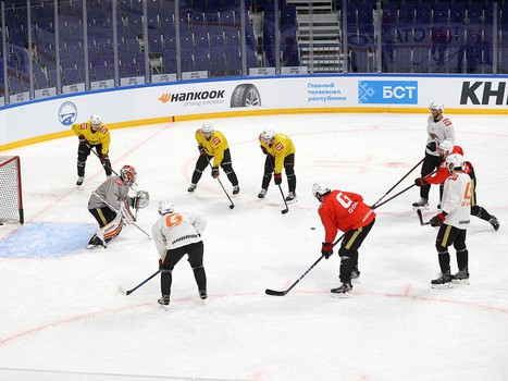 Тренировка «Авангарда» перед матчем в Уфе