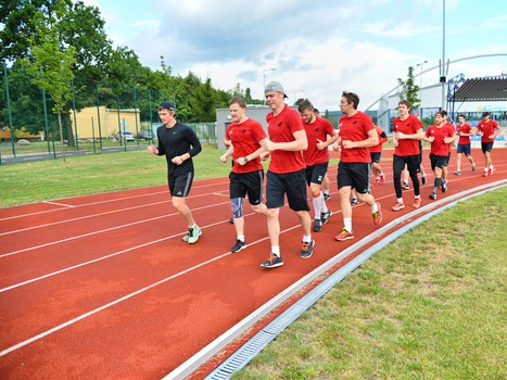 Перед игрой с "Пиратами". Тренировка на "земле"