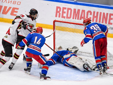 Третий игровой день финала Первенства ЮХЛ в Омске