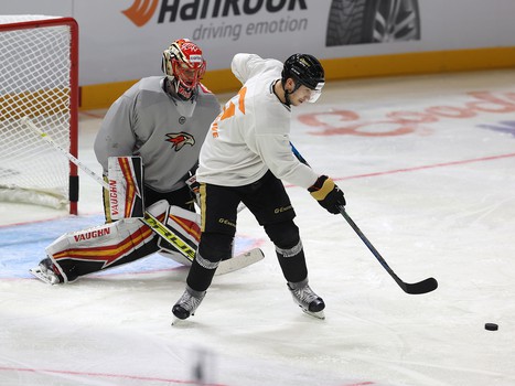 Тренировка «Авангарда» перед матчем с «Ак Барсом» в Дубае
