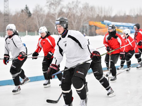 Тренировка "Авангарда" на открытом льду