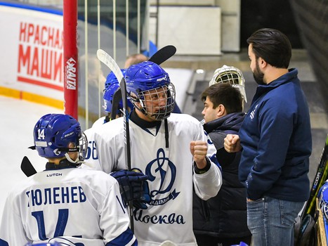 Третий игровой день финала Первенства ЮХЛ в Омске