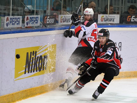 1/4 финала плей-офф МХЛ. Матч №4. "Омские Ястребы" - "Белые Медведи" 1:2