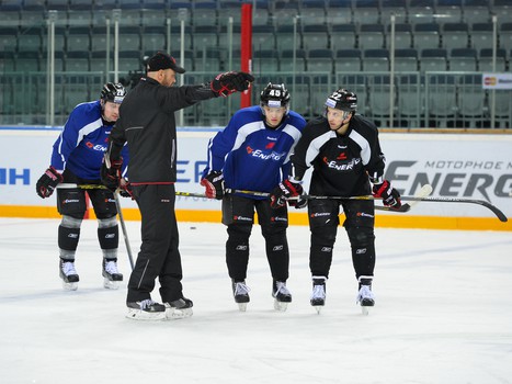 Раскатка "Авангарда" перед домашним матчем с "Трактором"