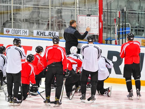 "Авангард" возобновил тренировки