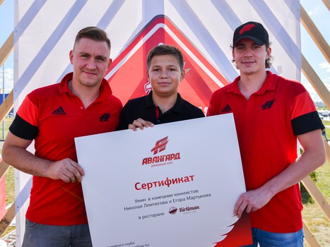 Болельщик "Авангарда" побывал на ужине с Лемтюговым и Мартыновым