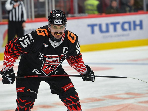 «Увидел майку — и погнали». Якупов — о дебюте в роли капитана «Авангарда»