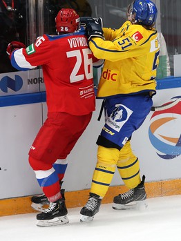 Семёнов и Войнов в матче сборной России против Швеции на Кубке 1 канала