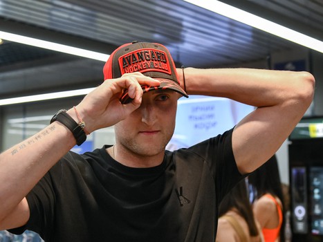 Александр Волков прилетел в Омск