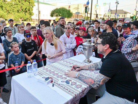 Первая вечеринка Буэнос Летос: Луи Робитайл