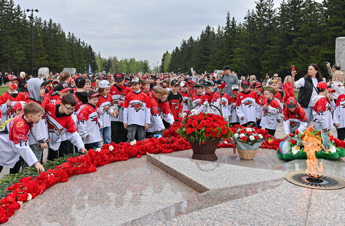 Возложение цветов в Парке Победы