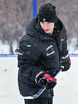 Уроки хоккея проходят в 10 школах Омска