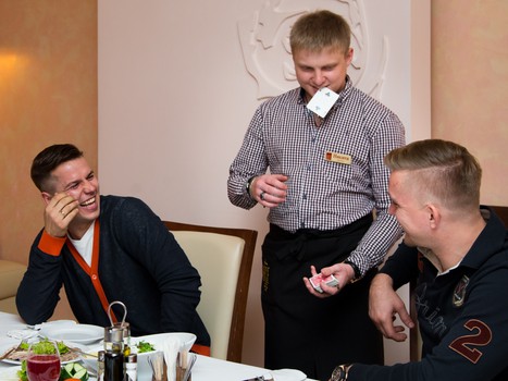 Ужин с хоккеистами "Авангарда"