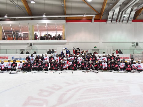 Новогодний праздник в хоккейной школе "Авангард"