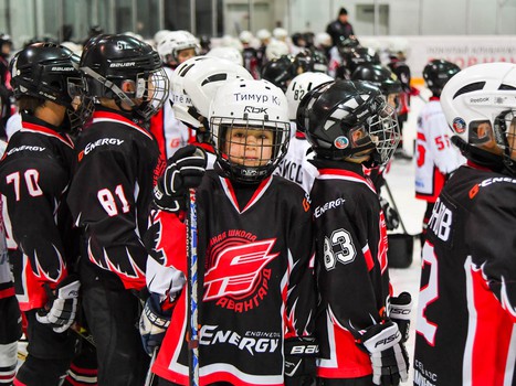 Новогодний праздник в хоккейной школе "Авангард"