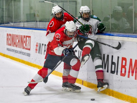 Четвёртый игровой день финала Первенства ЮХЛ в Омске