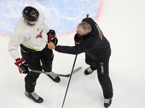 «Авангард» продолжает тренировки