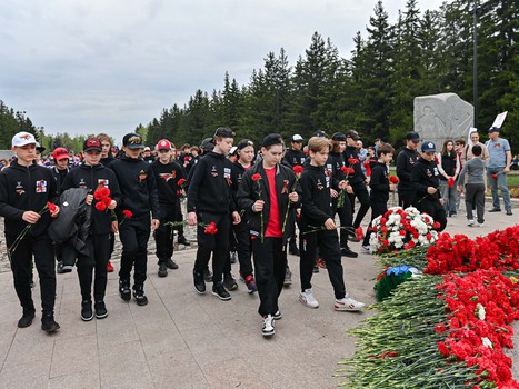 Возложение цветов в Парке Победы