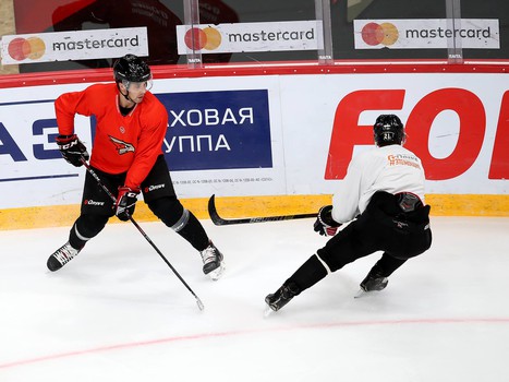 «Белые» vs «красные»: тренировочный матч