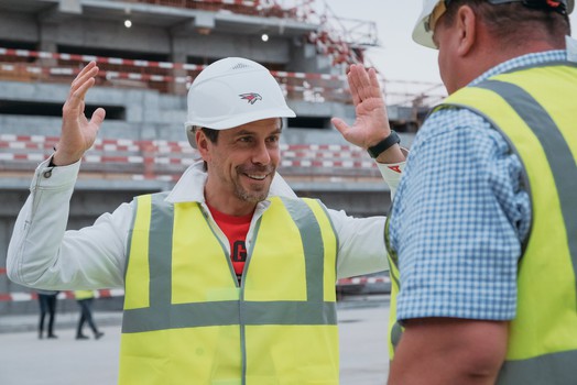 Год строительства «Арены Омск» отметили поднятием чемпионского флага