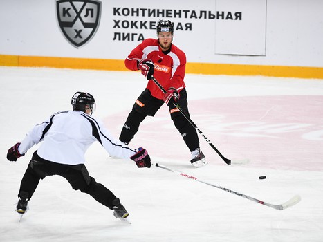 "Авангард" готовится к матчу с "Трактором"