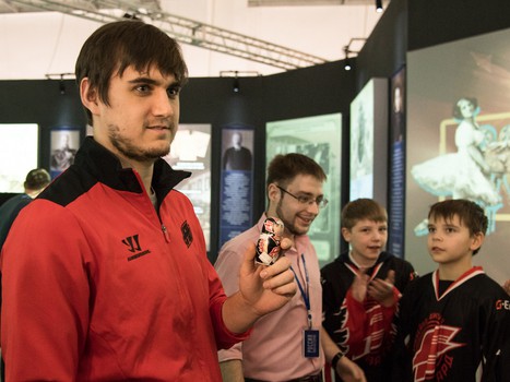 Олег Шилин с воспитанниками школы "Авангарда" на экскурсии в Историческом парке