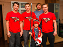 Новогоднее чудо «Авангарда» #1: «Омские Ястребы» навестили маленького хоккеиста